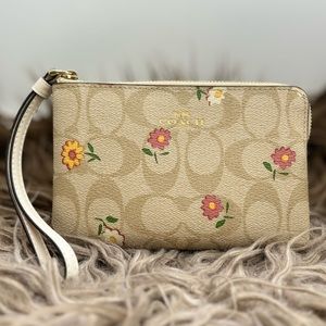 Coach Corner Zip Wristlet In Signature Canvas With  Nostalgic Ditsy Print NWT